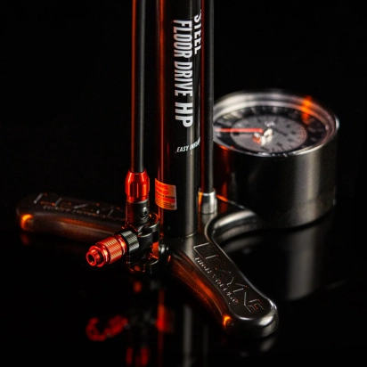 PUMPA PODNA STEEL DRIVE 3.5 FLAT BLACK LEZYNE