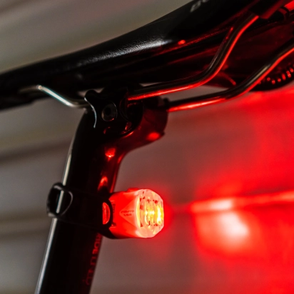 SVJETLO STRAŽNJE FEMTO USB C DRIVE RED LEZYNE
