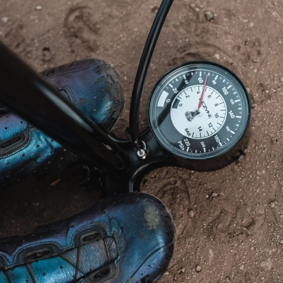 PUMPA PODNA CLASSIC DRIVE 3.5 METALLIC BLACK LEZYNE