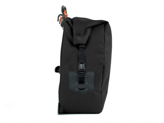 PANNIER BLACK 22L RESTRAP